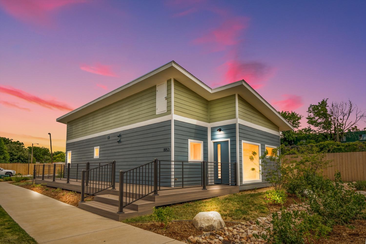 1953 Blackhawk St
